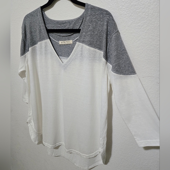 WE THE FREE Oversized Raglan Sleeve Tee V-Neck Gray White Size Extra Small - Picture 4 of 10